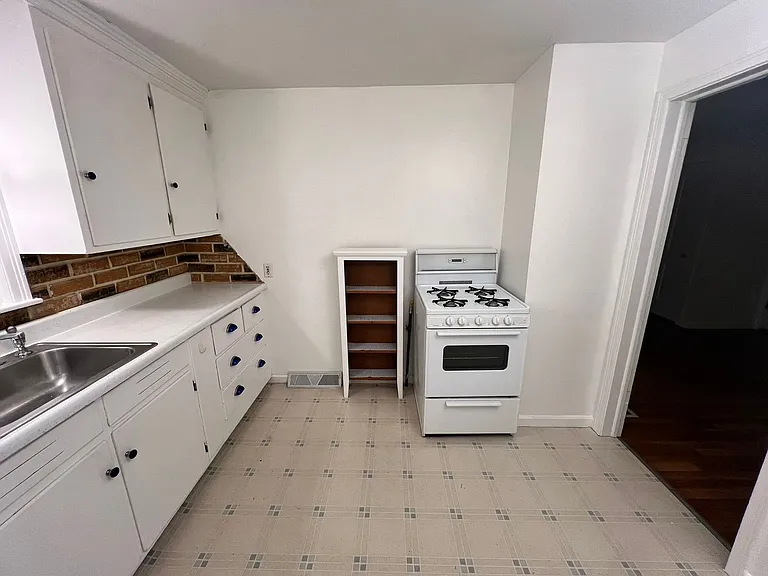 171 Old Lyman Rd — Photo 3