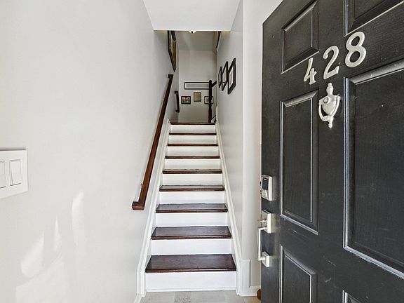 2nd image of 428 Newburgh Ct #428