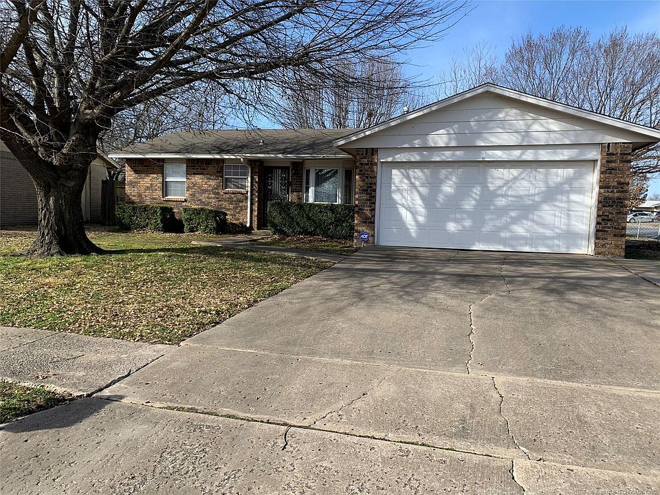 2nd image of 6104 S 118th East Ave