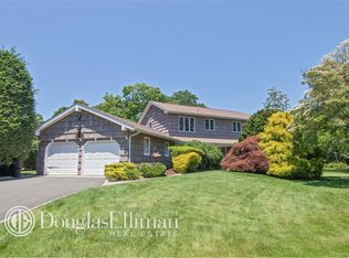 3 Haig Ct, Dix Hills, NY 11746