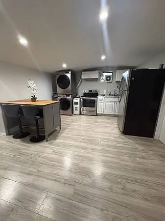 3 bed, $1,000 — Photo 1