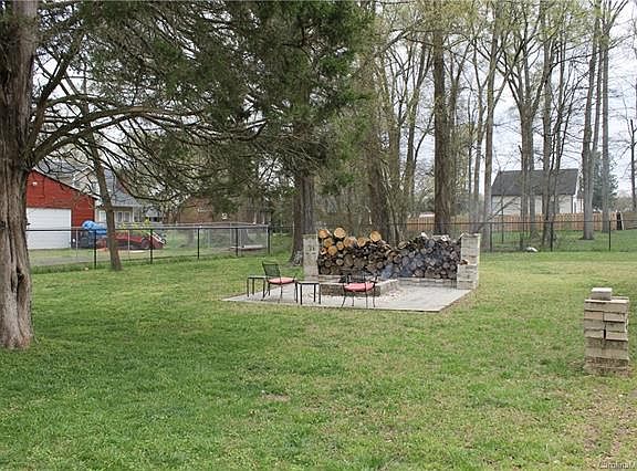 4th image of 416 Woodside Dr