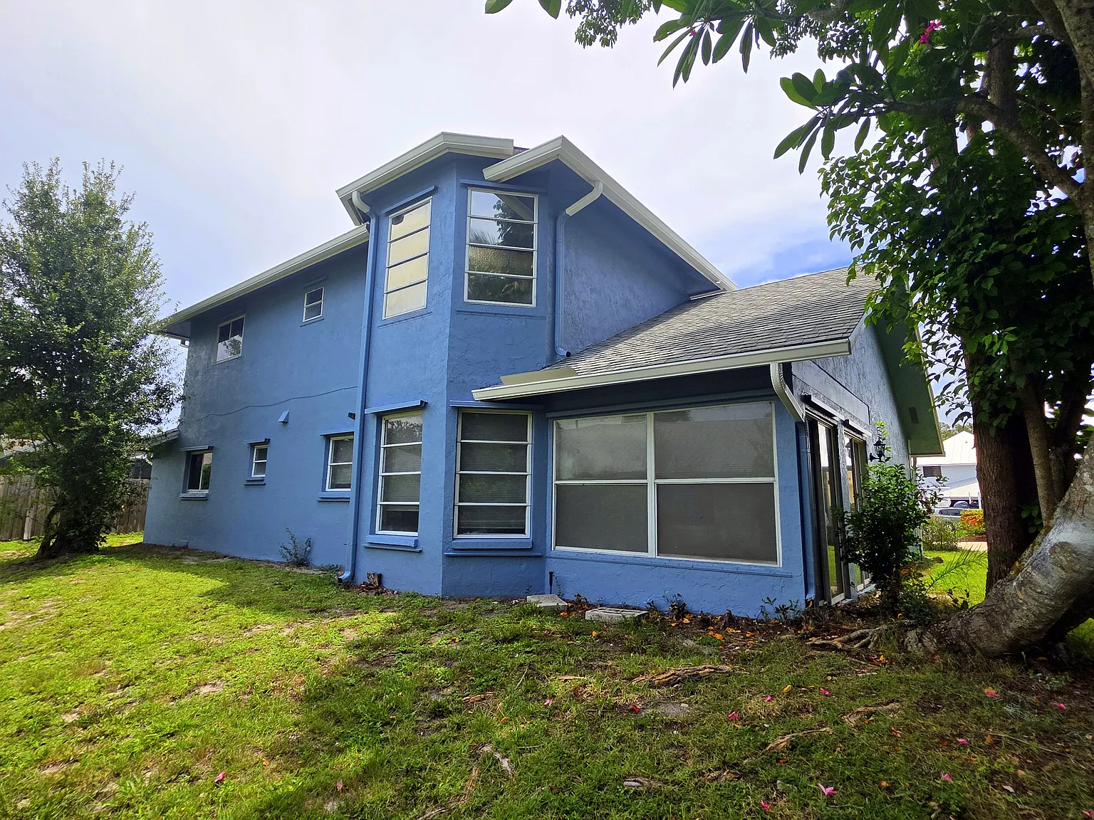 4 bed, 2.5 bath, 2193 sqft, $4,200 — Photo 3