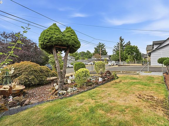 5th image of 11833 SE Ash St