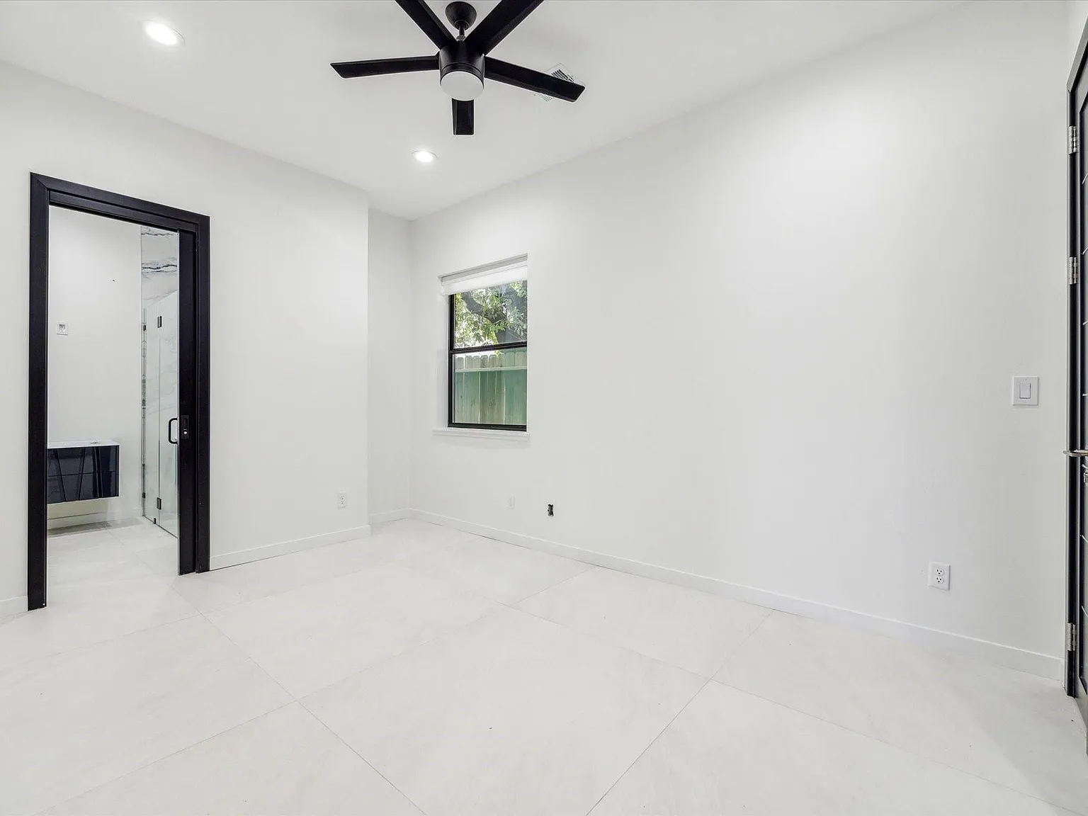 4 bed, 3.5 bath, 3026 sqft, $6,000 — Photo 3