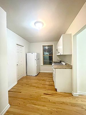 3rd image of 416 E 65th St APT 3B