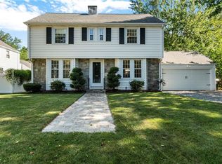 25 Ellis St, Rumford, RI 02916
