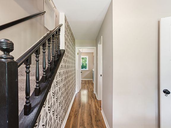 4th image of 410 Morton St