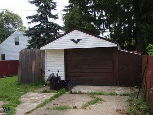 5th image of 19282 Beaconsfield St