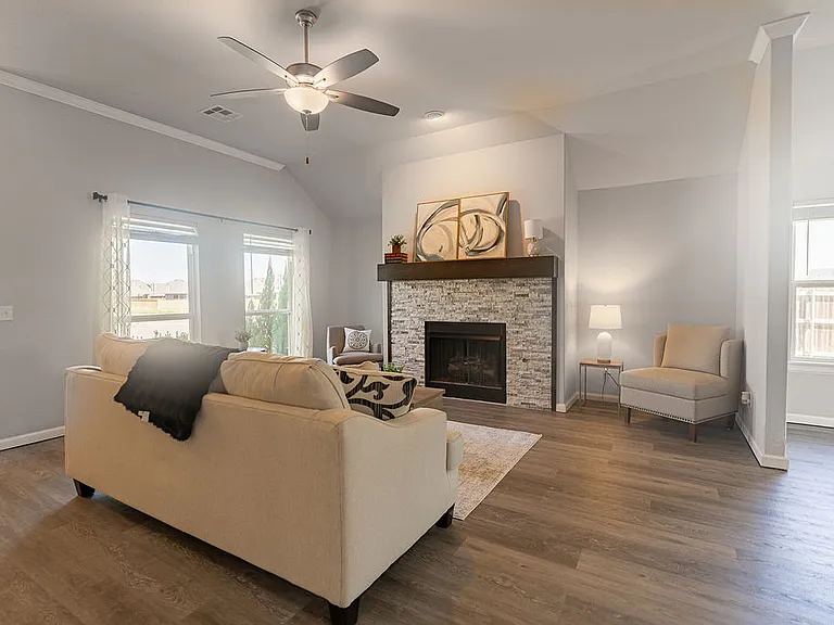 15708 Vermillion Dr — Photo 11