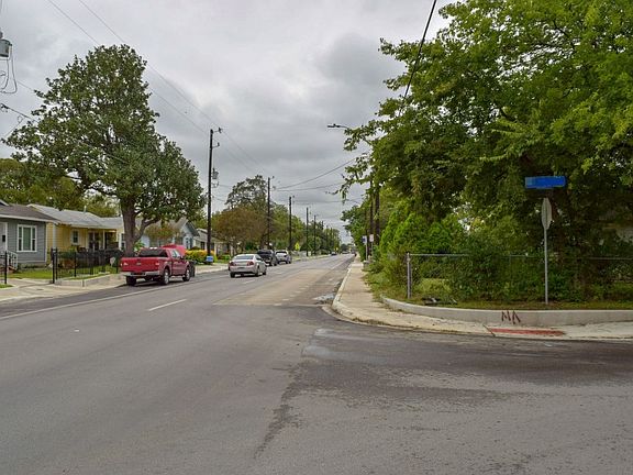 4th image of 639 W Theo Ave