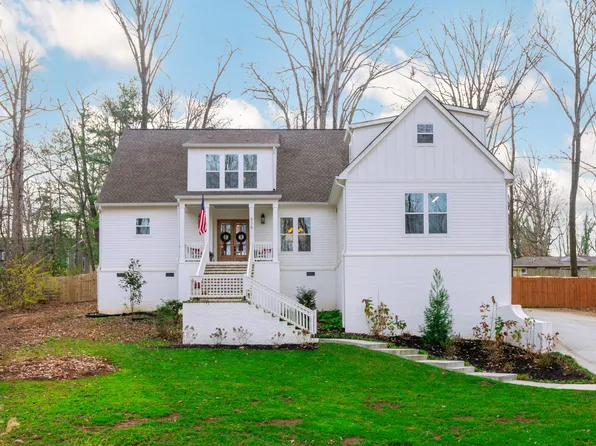 616 Carolina Ave, Signal Mountain, TN 37377