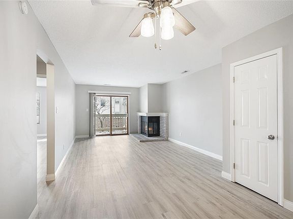 3rd image of 2212 Canyonlands Dr APT A