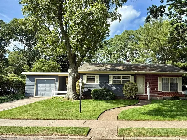 4 Davis Ave, Linwood, NJ 08221