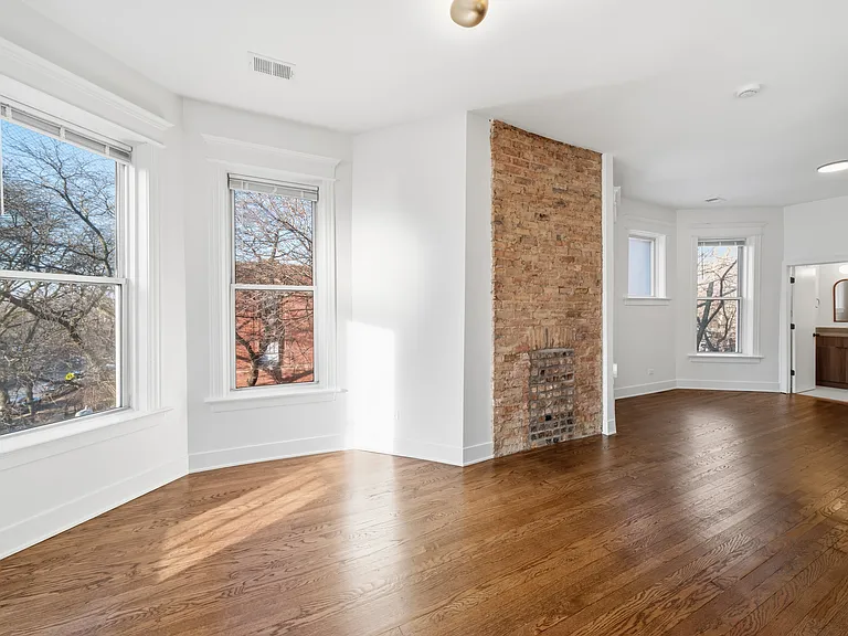 4023 N Greenview Ave #2F — Photo 1