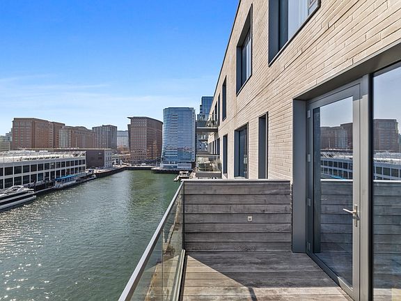 5th image of 300 Pier 4 Blvd Unit 8E