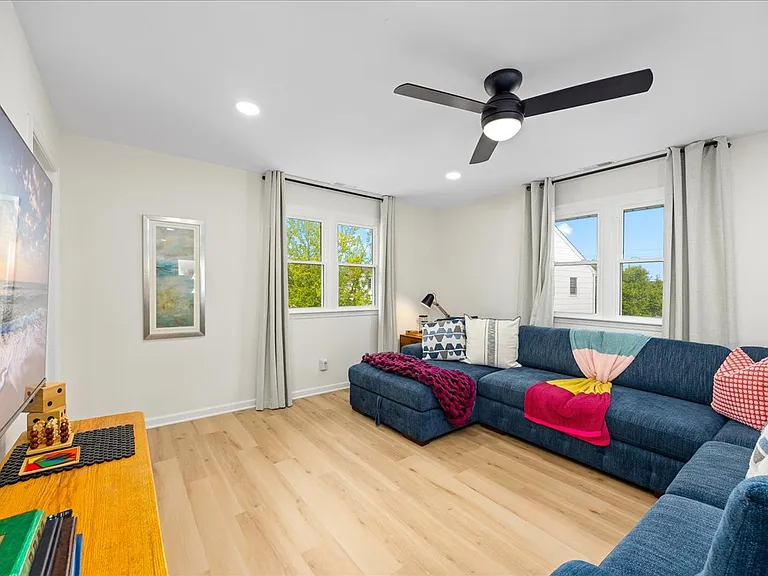 7024 Calvert Ave #B — Photo 31