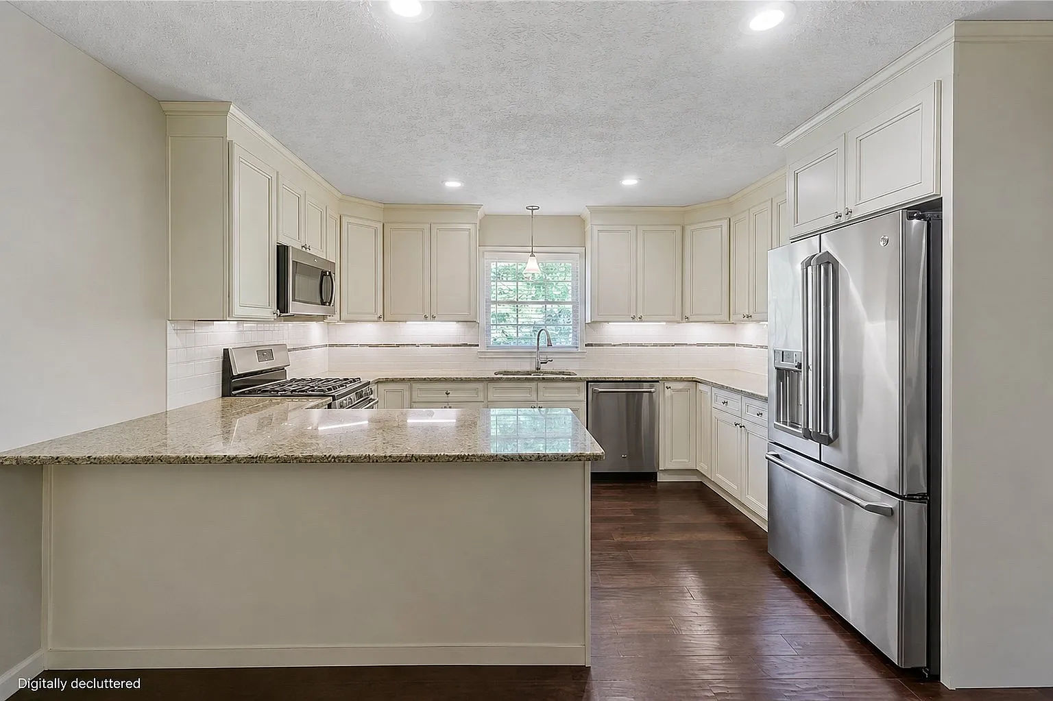 3 bed, 1939 sqft, $2,900 — Photo 2