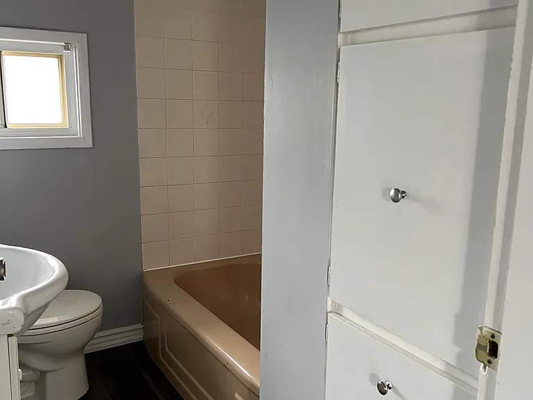 294 Park Ave #UPPER LEVEL — Photo 5