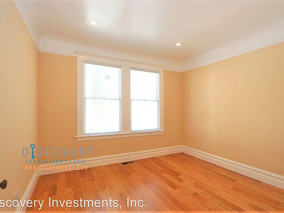 3rd image of 871 Vallejo St