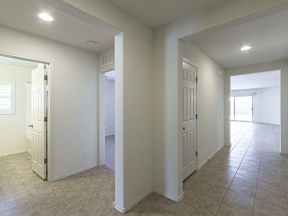4th image of 15715 W Shaw Butte Dr