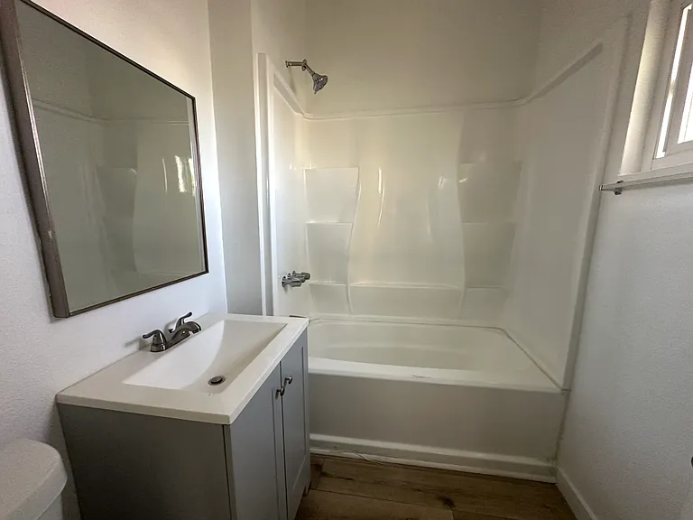 1033 Hoffman Ave #12 — Photo 28
