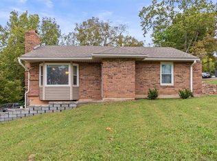 105 SW 28th St, Oak Grove, MO 64075