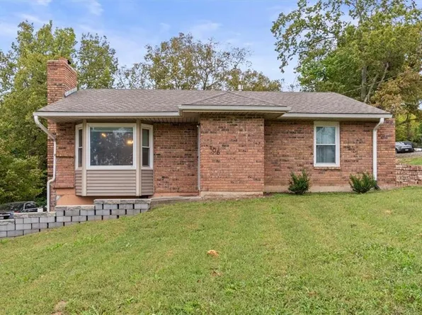 105 SW 28th St, Oak Grove, MO 64075