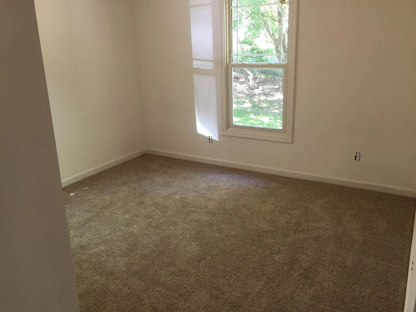 Cute @BR/1.5BA refinished Bungalow — Photo 2