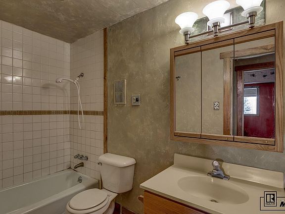 4th image of 465 Tamarack Dr Unit 8B