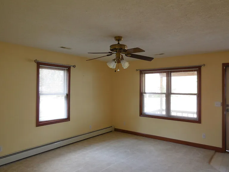 1423 Old Ford Rd — Photo 3