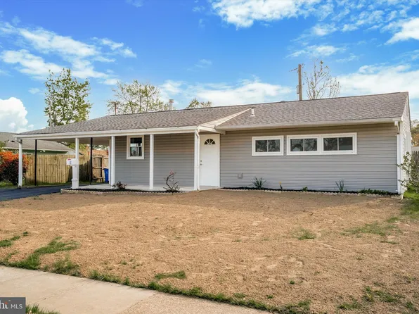 11 Boston Ivy Rd, Levittown, PA 19057