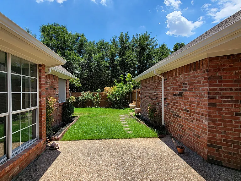 9726 Windy Hollow Dr — Photo 34