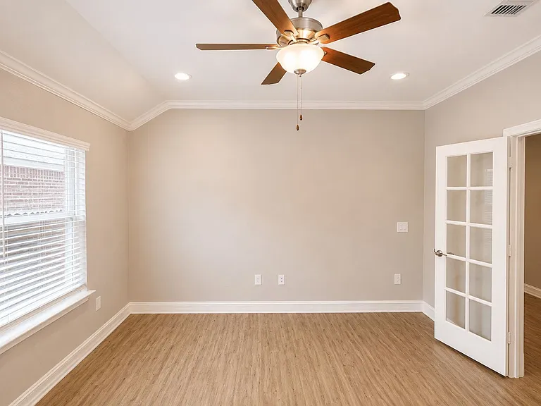 2816 Redbud Ln — Photo 13