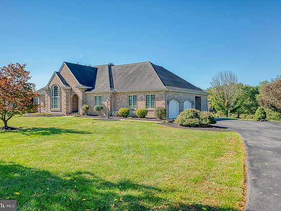 2nd image of 1612 Kings View Dr