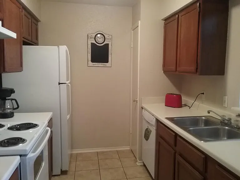 3703 Bremen Ave #3 — Photo 8