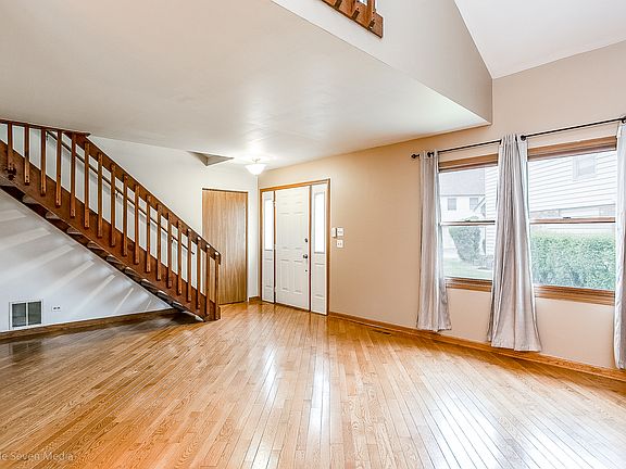 2nd image of 9200 Cliffside Ln #58-A