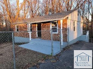 1303 Roundabout Rd, Martinsville, VA 24112