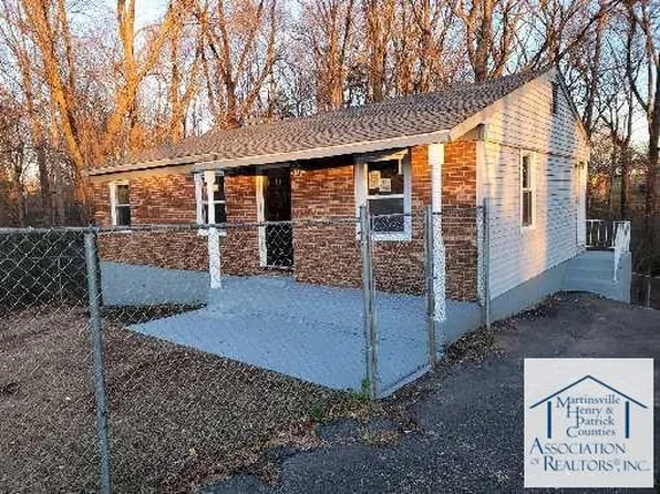 1303 Roundabout Rd, Martinsville, VA 24112