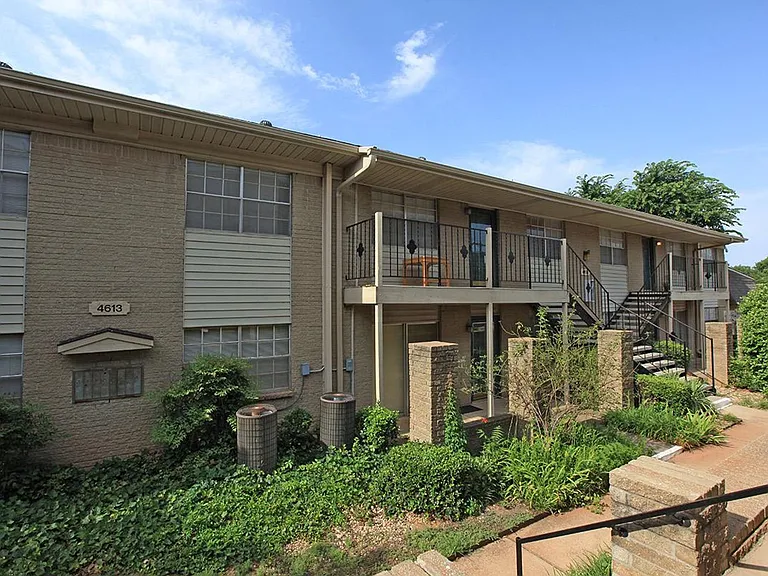 Ambassador House Apartments — Photo 2