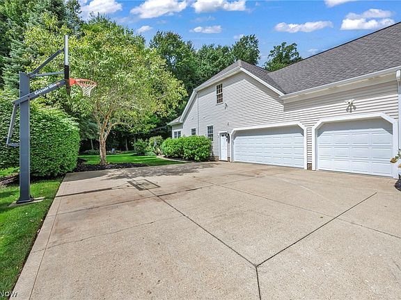 2nd image of 10928 Stonewycke Dr