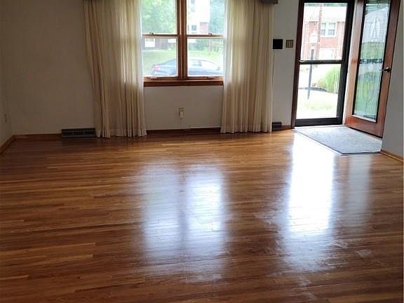 2nd image of 4009 Crestwood Dr