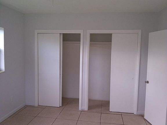 2nd image of 1420 NE 171st St APT 4