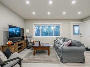 471 E Northmount Dr NW, Calgary, AB T2K 3J1