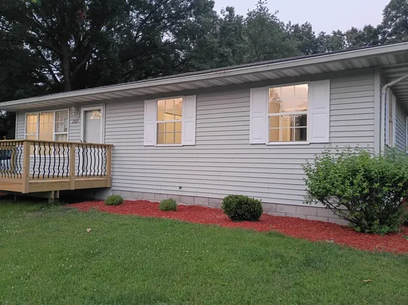 2925 Miami St, Lake Station, IN 46405
