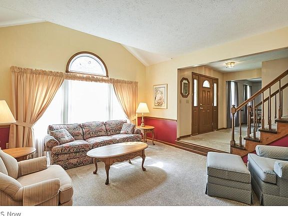 3rd image of 8777 Oak Leaf Dr
