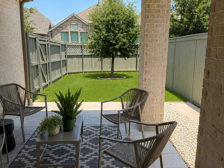 2432 Elm Pl — Photo 15