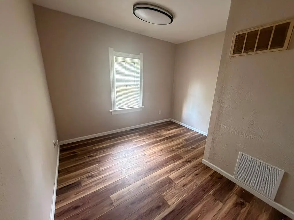 3 bed, 925 sqft, $1,050 — Photo 4