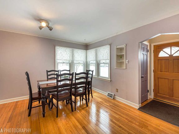 3rd image of 35 N Greenwood Ave