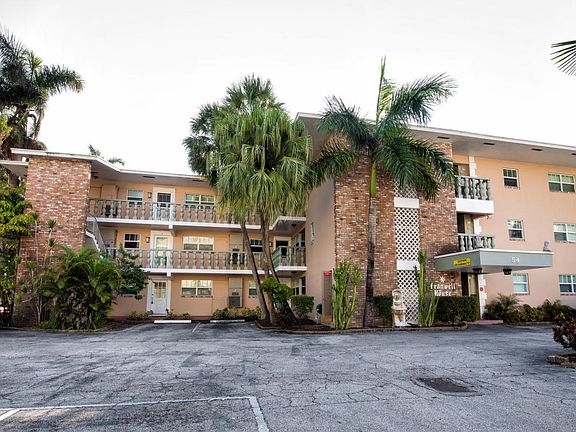 4th image of 54 Isle Of Venice Dr APT 1